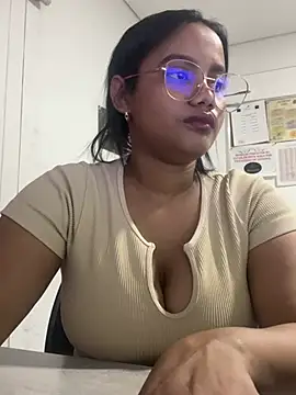 Snapshot of my_cam chatting on 03.19.25 my cam online show from 03.19.25