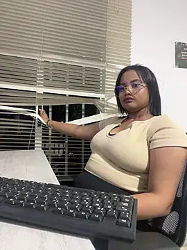 Snapshot of my_cam chatting on 03.20.25 my cam online show from 03.20.25