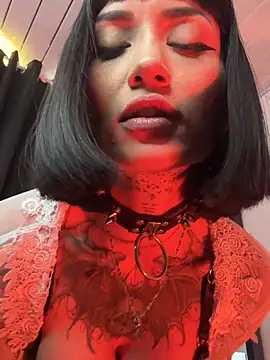 Snapshot of IsisRaichuu_ chatting on 09.19.25 IsisRaichuu  online show from 09.19.25