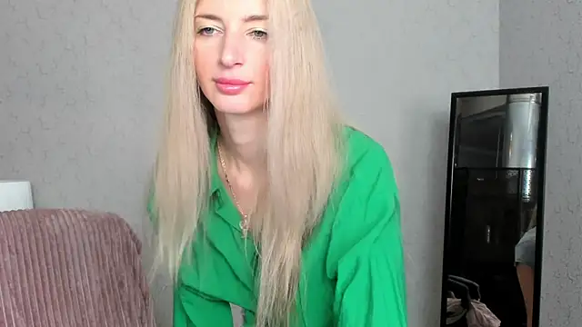Snapshot of skinnyladyy chatting on 02.04.25 skinnyladyy online show from 02.04.25