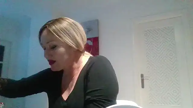 Snapshot of Luzia-Sal chatting on 01.27.25 Luzia-Sal online show from 01.27.25