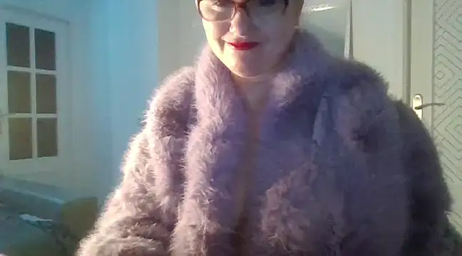 Snapshot of Luzia-Sal chatting on 01.30.25 Luzia-Sal online show from 01.30.25