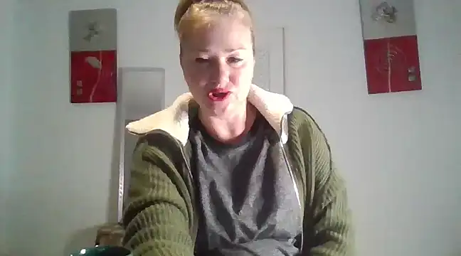 Snapshot of Luzia-Sal chatting on 02.12.25 Luzia-Sal online show from 02.12.25