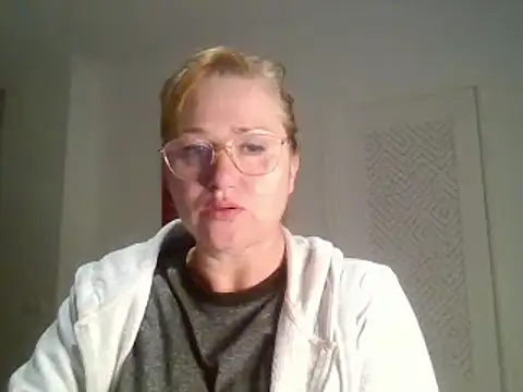 Snapshot of Luzia-Sal chatting on 02.12.25 Luzia-Sal online show from 02.12.25