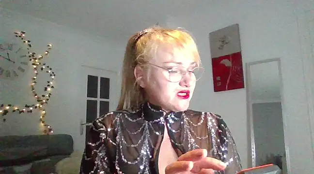 Snapshot of Luzia-Sal chatting on 02.13.25 Luzia-Sal online show from 02.13.25