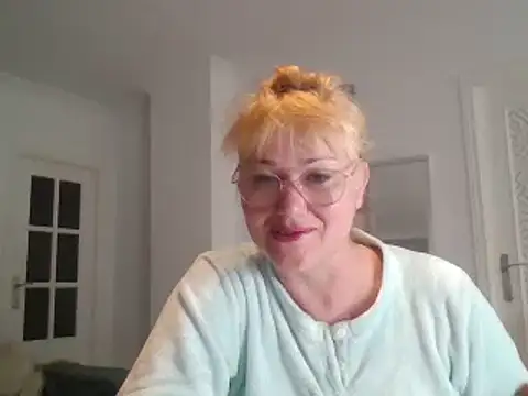 Snapshot of Luzia-Sal chatting on 02.14.25 Luzia-Sal online show from 02.14.25