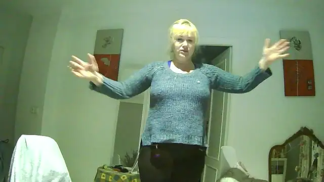 Snapshot of Luzia-Sal chatting on 02.14.25 Luzia-Sal online show from 02.14.25