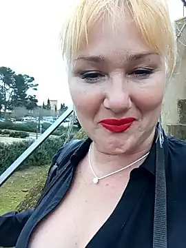 Snapshot of Luzia-Sal chatting on 02.19.25 Luzia-Sal online show from 02.19.25