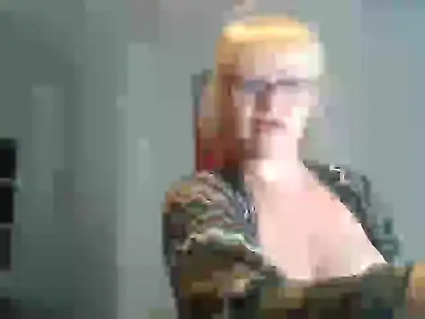 Snapshot of Luzia-Sal chatting on 02.22.25 Luzia-Sal online show from 02.22.25