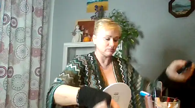 Snapshot of Luzia-Sal chatting on 03.08.25 Luzia-Sal online show from 03.08.25