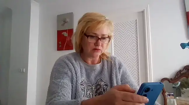 Snapshot of Luzia-Sal chatting on 03.09.25 Luzia-Sal online show from 03.09.25