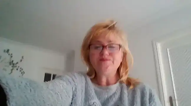 Snapshot of Luzia-Sal chatting on 03.10.25 Luzia-Sal online show from 03.10.25