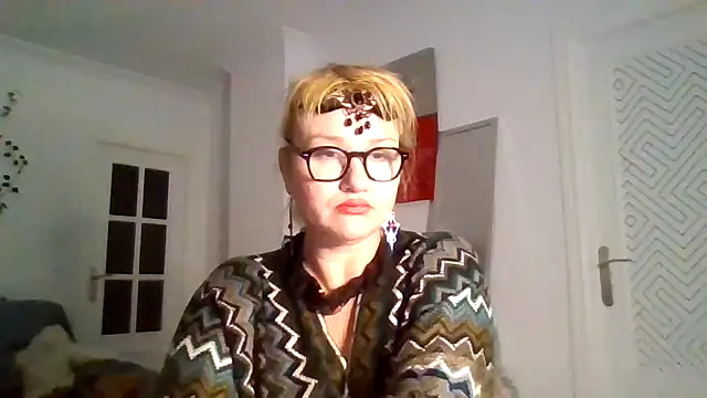 Snapshot of Luzia-Sal chatting on 03.12.25 Luzia-Sal online show from 03.12.25