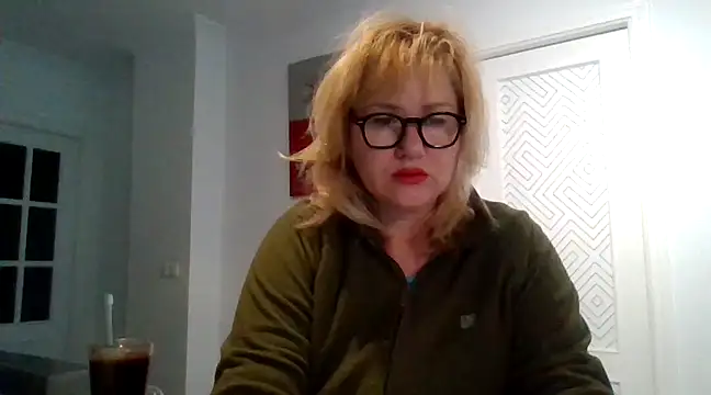 Snapshot of Luzia-Sal chatting on 03.14.25 Luzia-Sal online show from 03.14.25