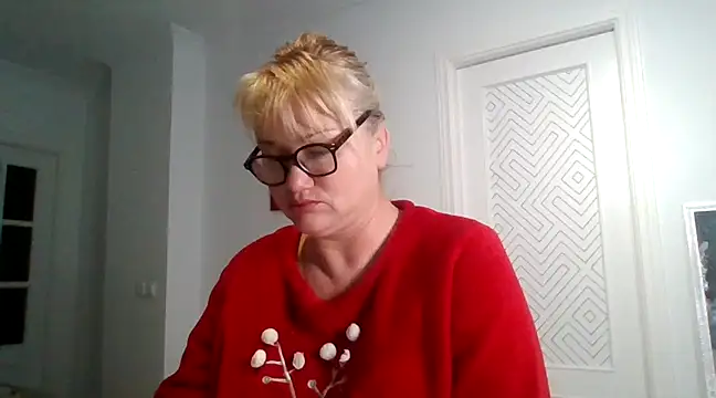 Snapshot of Luzia-Sal chatting on 03.20.25 Luzia-Sal online show from 03.20.25