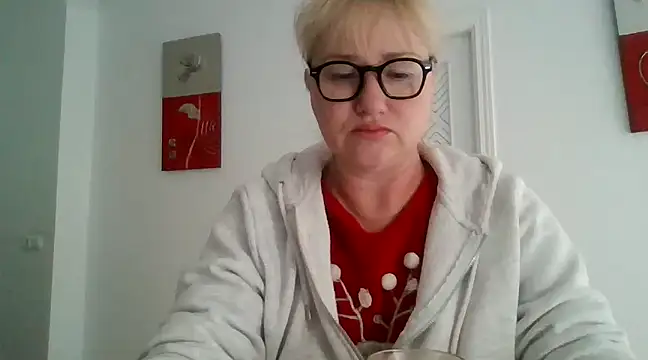 Snapshot of Luzia-Sal chatting on 03.22.25 Luzia-Sal online show from 03.22.25