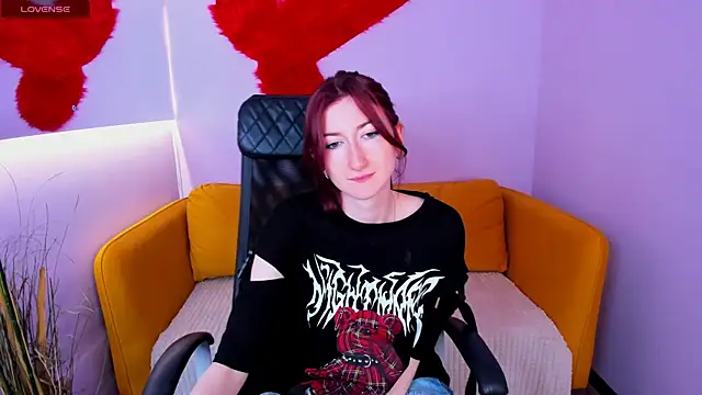 Violet Moreau online show from 07.10.26