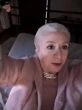 Snapshot of divinaerotica chatting on 02.23.25 divinaerotica online show from 02.23.25