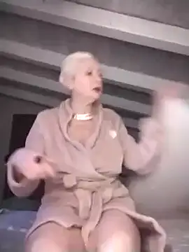 Snapshot of divinaerotica chatting on 03.05.25 divinaerotica online show from 03.05.25