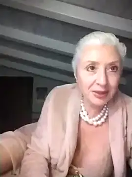 Snapshot of divinaerotica chatting on 03.21.25 divinaerotica online show from 03.21.25