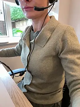 Phoebe Lily online show from 10.29.25