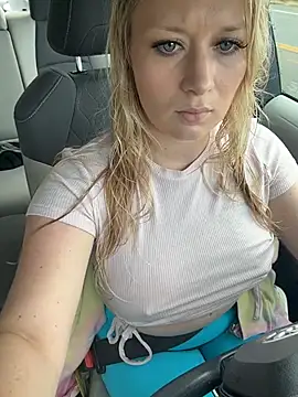 Snapshot of kcmo1010 chatting on 10.28.25 kcmo1010 online show from 10.28.25