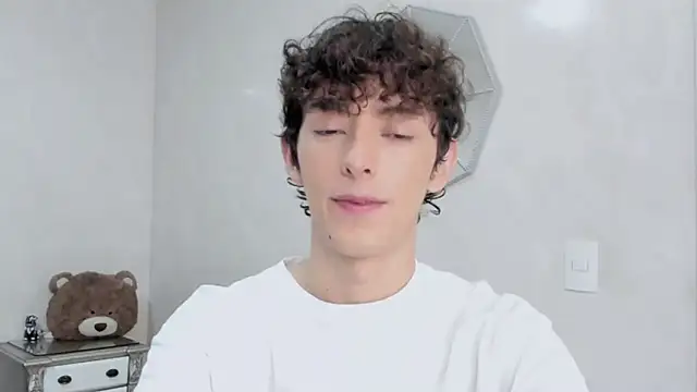 Snapshot of miketwink chatting on 02.11.26 miketwink online show from 02.11.26