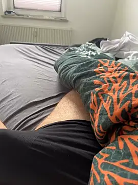 Mo 2003 online show from 01.31.25