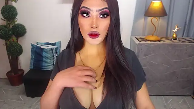 Snapshot of tripleAAAbitch chatting on 11.22.25 tripleAAAbitch online show from 11.22.25