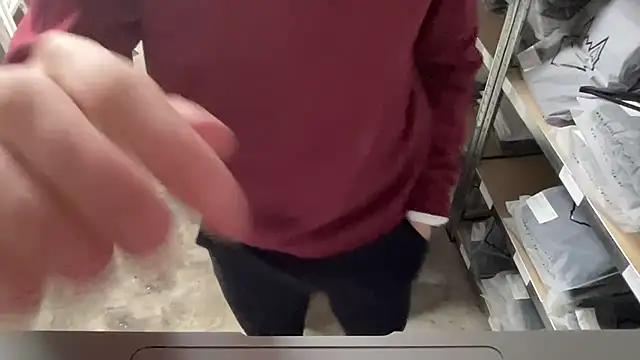 Snapshot of bullyboyy chatting on 11.11.25 bullyboyy online show from 11.11.25