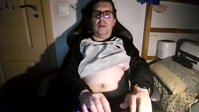 Snapshot of Usame_como_quieras chatting on 01.28.25 Usame como quieras online show from 01.28.25