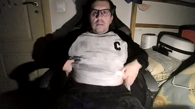 Snapshot of Usame_como_quieras chatting on 01.28.25 Usame como quieras online show from 01.28.25