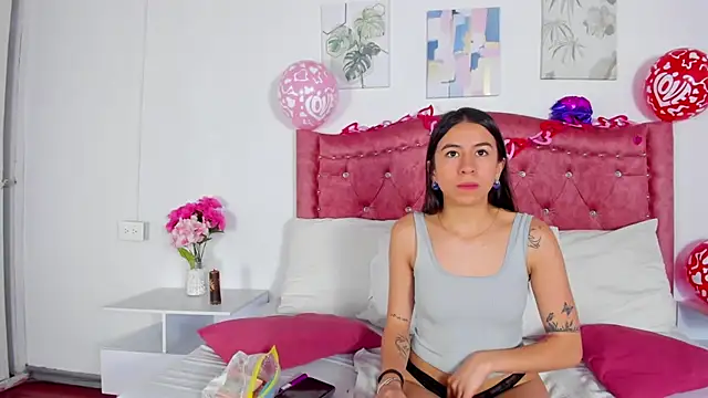 Snapshot of Ariana_greenblat chatting on 02.17.25 Ariana greenblat online show from 02.17.25