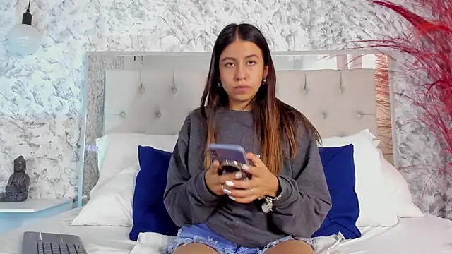 Snapshot of Ariana_greenblat chatting on 02.20.25 Ariana greenblat online show from 02.20.25