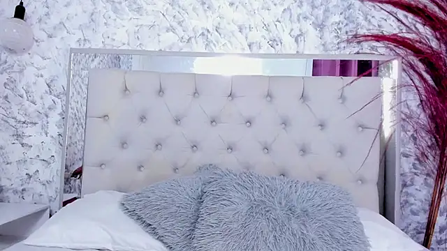 Snapshot of Ariana_greenblat chatting on 09.29.25 Ariana greenblat online show from 09.29.25