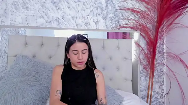 Snapshot of Ariana_greenblat chatting on 11.17.25 Ariana greenblat online show from 11.17.25