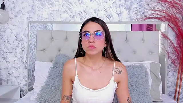 Snapshot of Ariana_greenblat chatting on 11.19.25 Ariana greenblat online show from 11.19.25