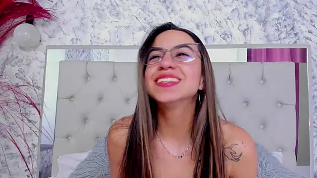 Snapshot of Ariana_greenblat chatting on 12.13.25 Ariana greenblat online show from 12.13.25