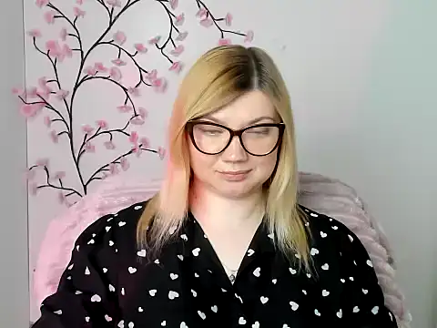 Snapshot of Lola_moree chatting on 05.11.26 Lola moree online show from 05.11.26