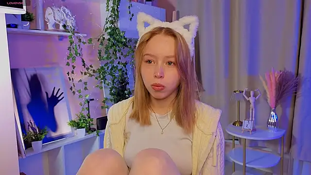 Snapshot of DarylBody chatting on 12.03.25 DarylBody online show from 12.03.25