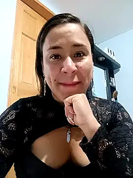 kamila lovee online show from 10.21.25