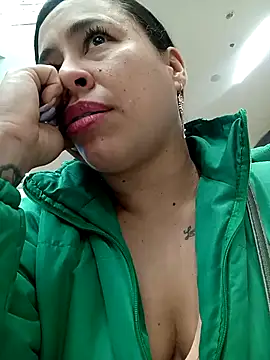 kamila lovee online show from 11.18.25