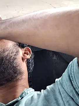 Snapshot of suggest121 chatting on 09.25.25 suggest121 online show from 09.25.25