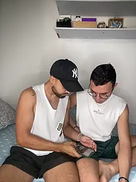 hornytwins15 online show from 02.15.25