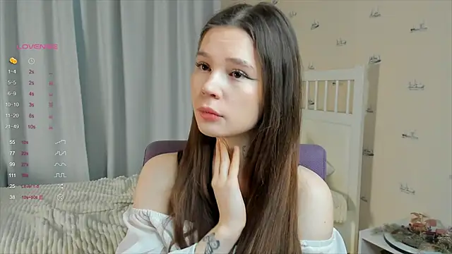 Snapshot of OdetteAven chatting on 02.06.25 OdetteAven online show from 02.06.25