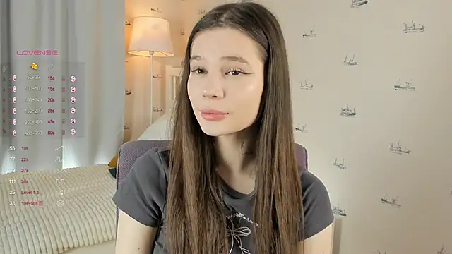 Snapshot of OdetteAven chatting on 02.15.25 OdetteAven online show from 02.15.25
