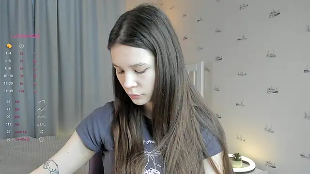 Snapshot of OdetteAven chatting on 02.18.25 OdetteAven online show from 02.18.25