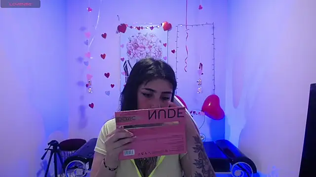 Adri Gomez  online show from 02.24.25