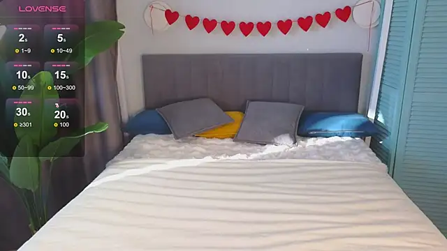 Snapshot of CaseyCraig chatting on 06.08.26 CaseyCraig online show from 06.08.26