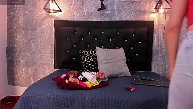 emberhodson online show from 11.04.25